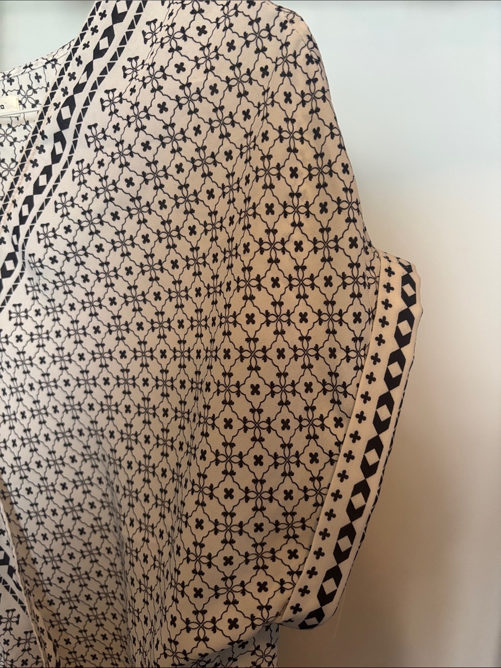 Max Studio Cream and Black Geometric V-Neck Tunic - Picture 3 of 8
